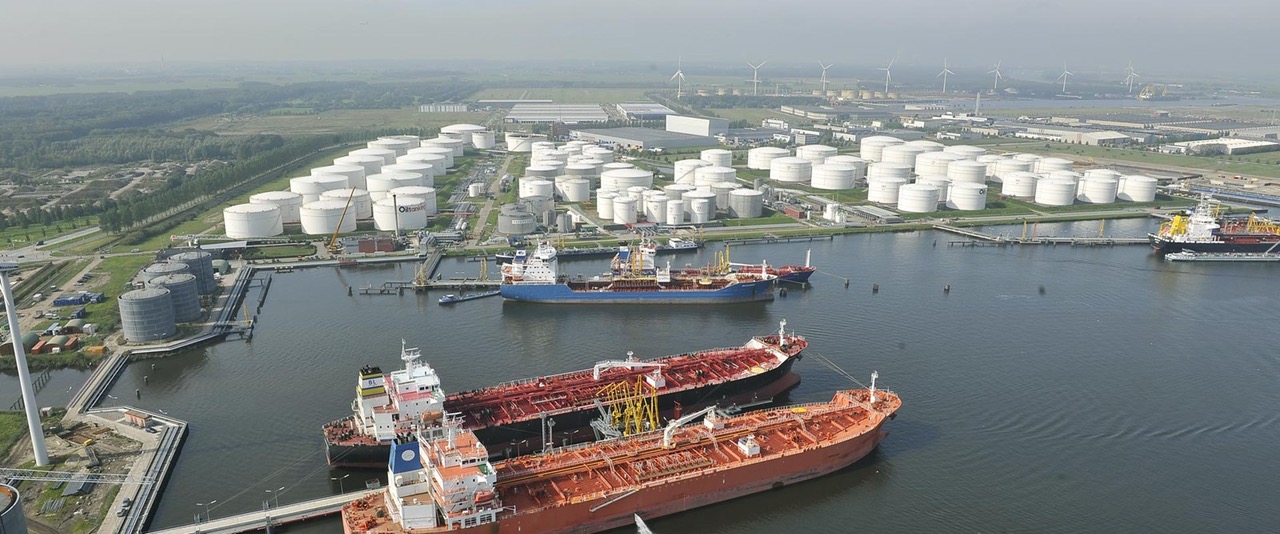 oil terminals in port